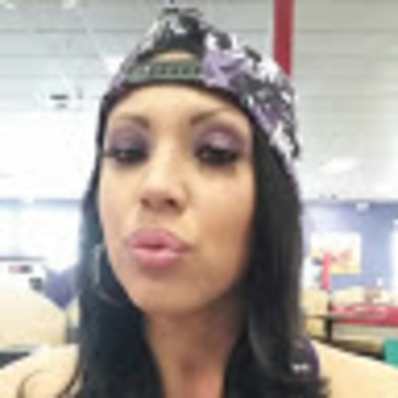 Meet your Posher, Monica - Picture 1 of 1